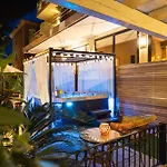 Bed & Breakfast De La 3*