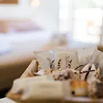 De La Bed & Breakfast 3*