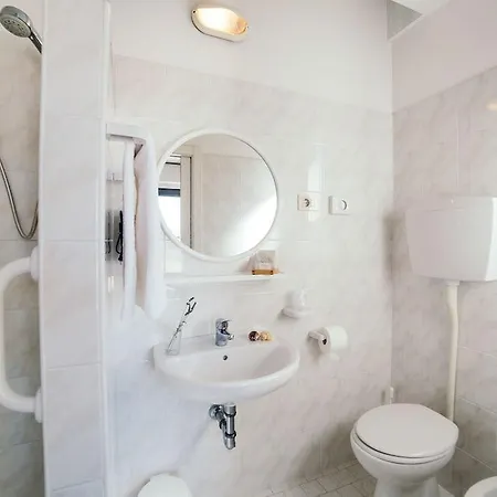 Bed & Breakfast De La 3*