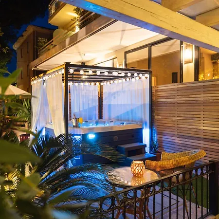 לינה וארוחת בוקר De La 3*