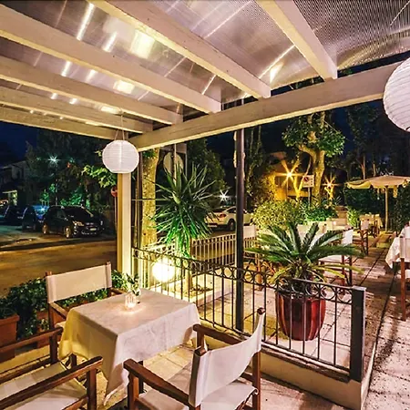 住宿加早餐酒店 De La 3*