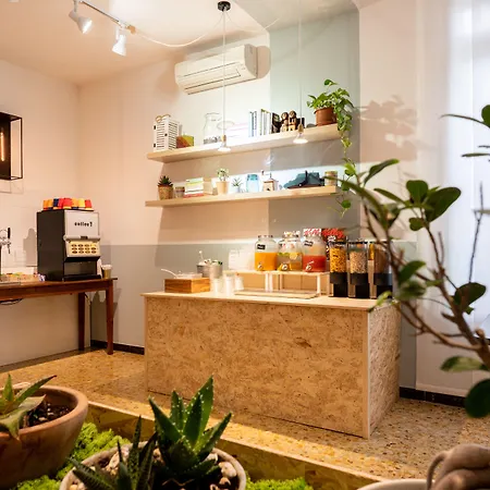 לינה וארוחת בוקר De La