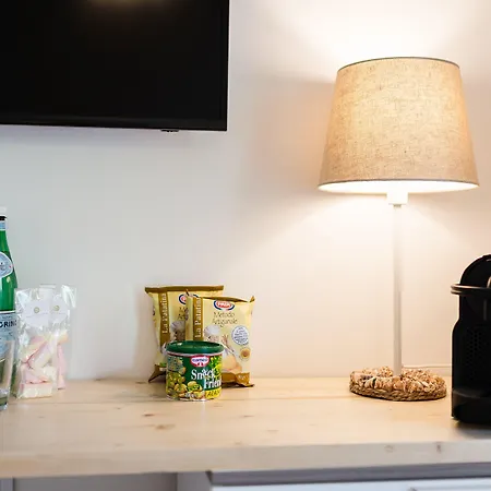 לינה וארוחת בוקר De La 3*