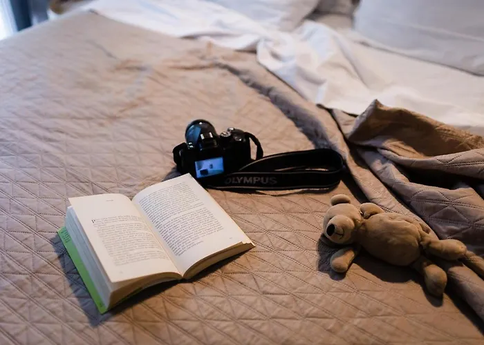 Bed and Breakfast De La 3*