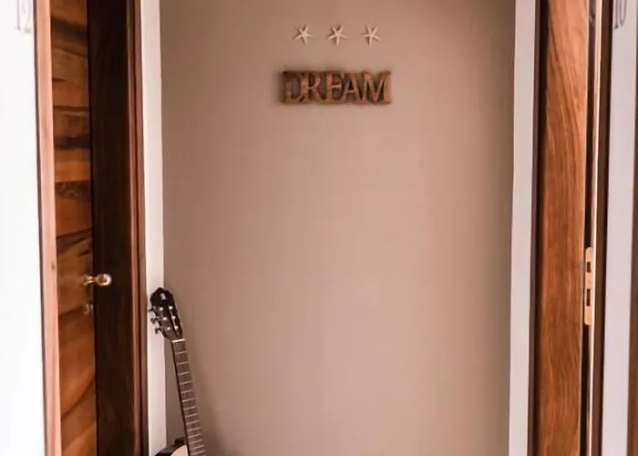 De La Bed and Breakfast 3*